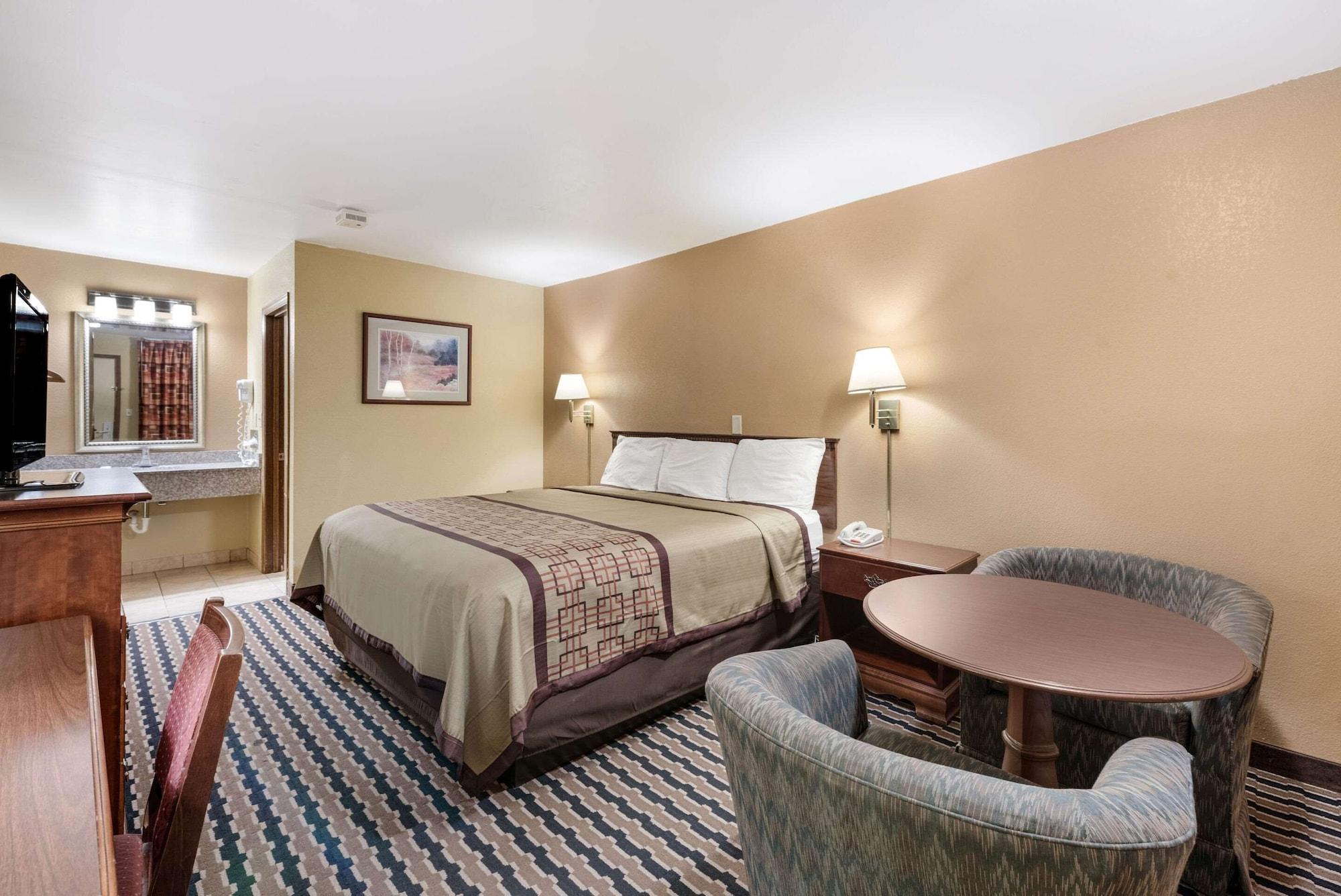Rodeway Inn Columbus Exterior foto