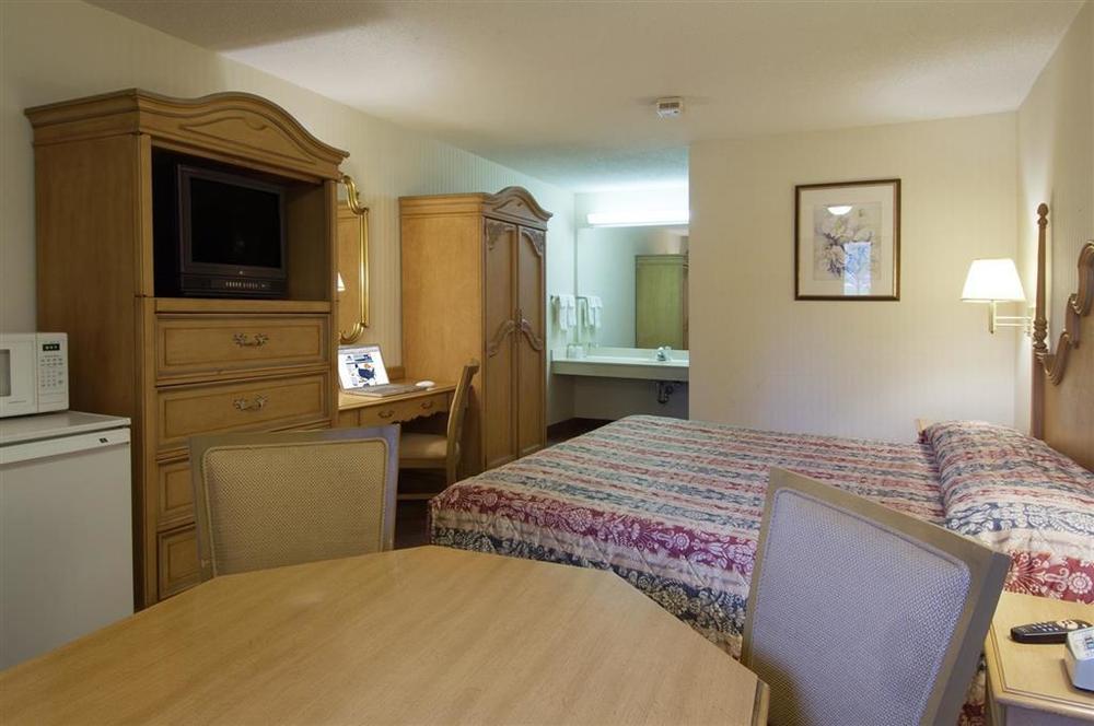 Rodeway Inn Columbus Quarto foto
